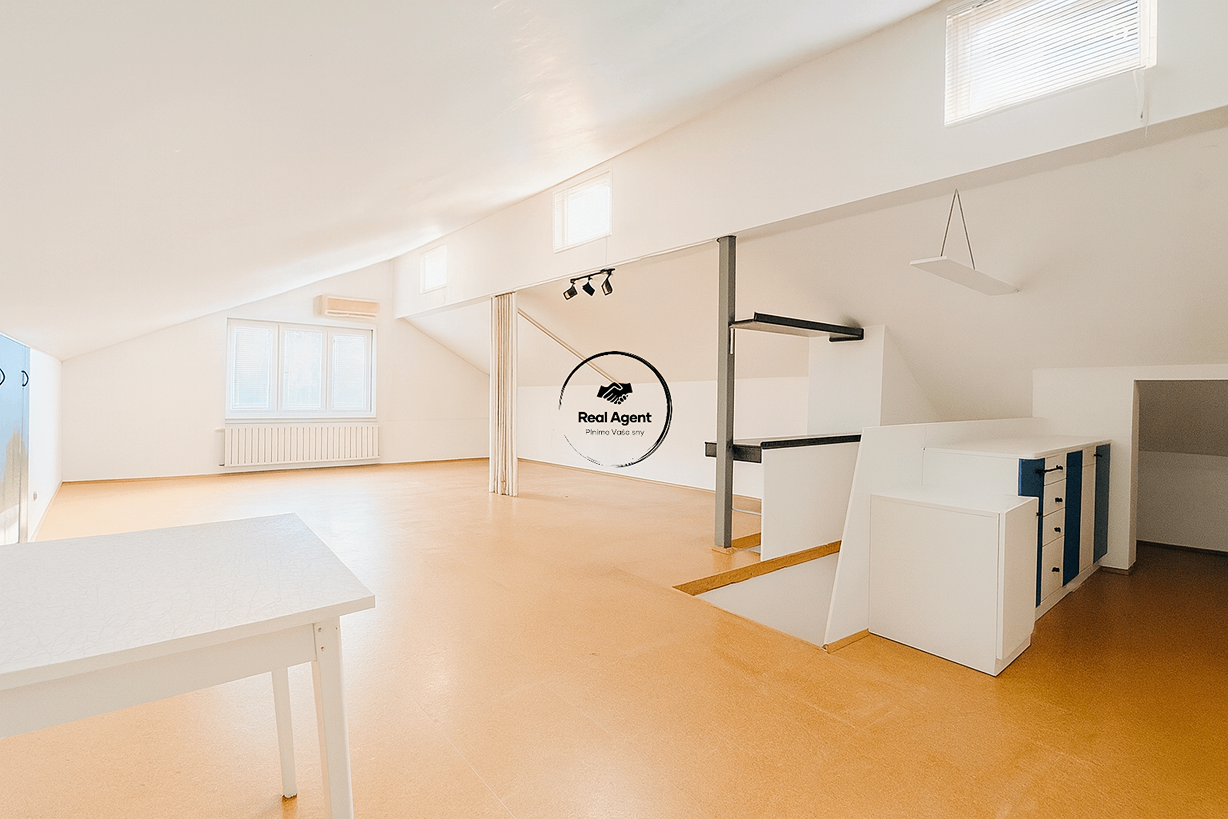 ChatGPT Image 21. 10. 2025, 18_08_12_4_11zon